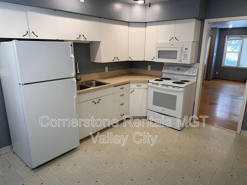 1st image of 615 10th Ave SW
