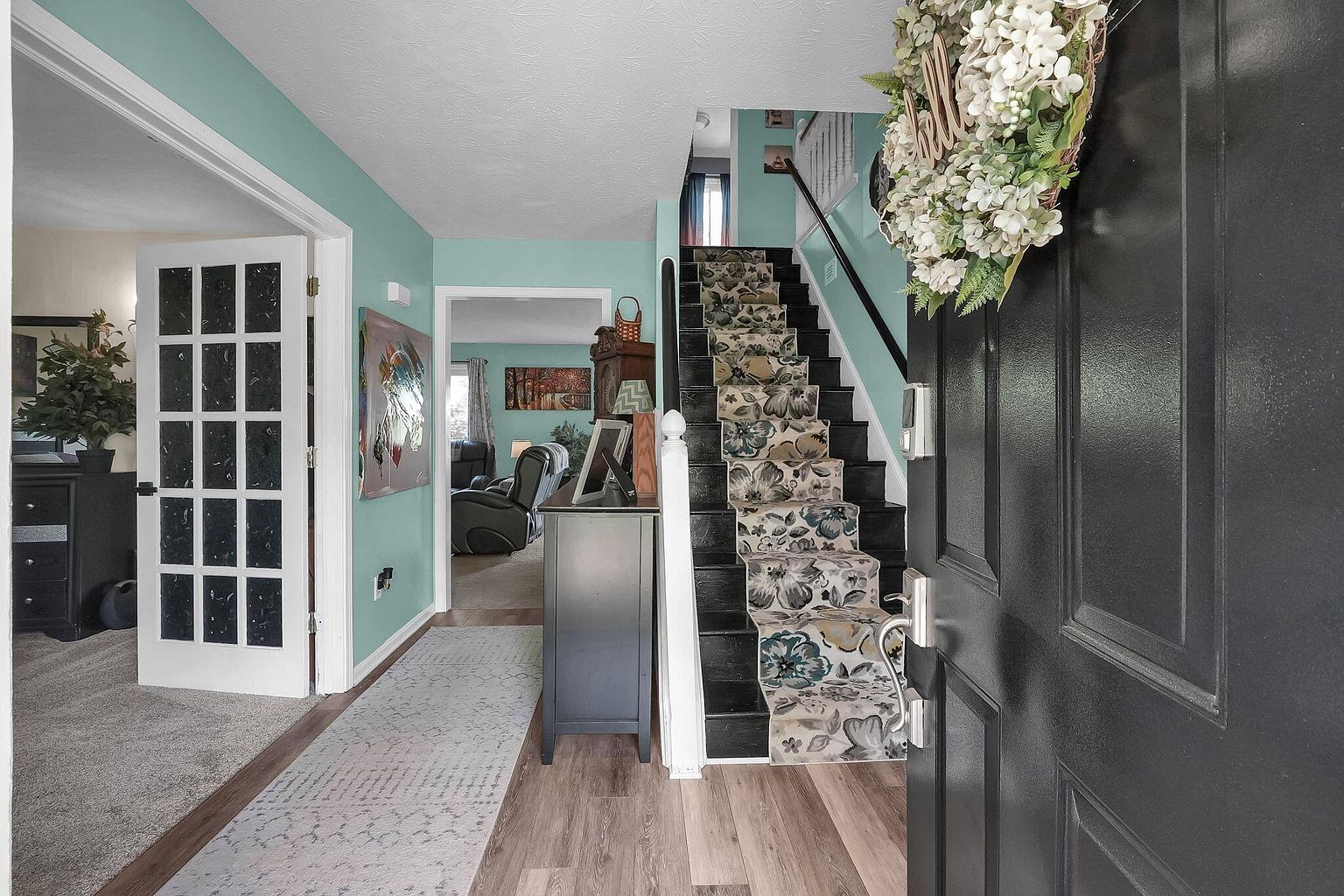 Listing photo 5 for 34 Ledgewood Dr