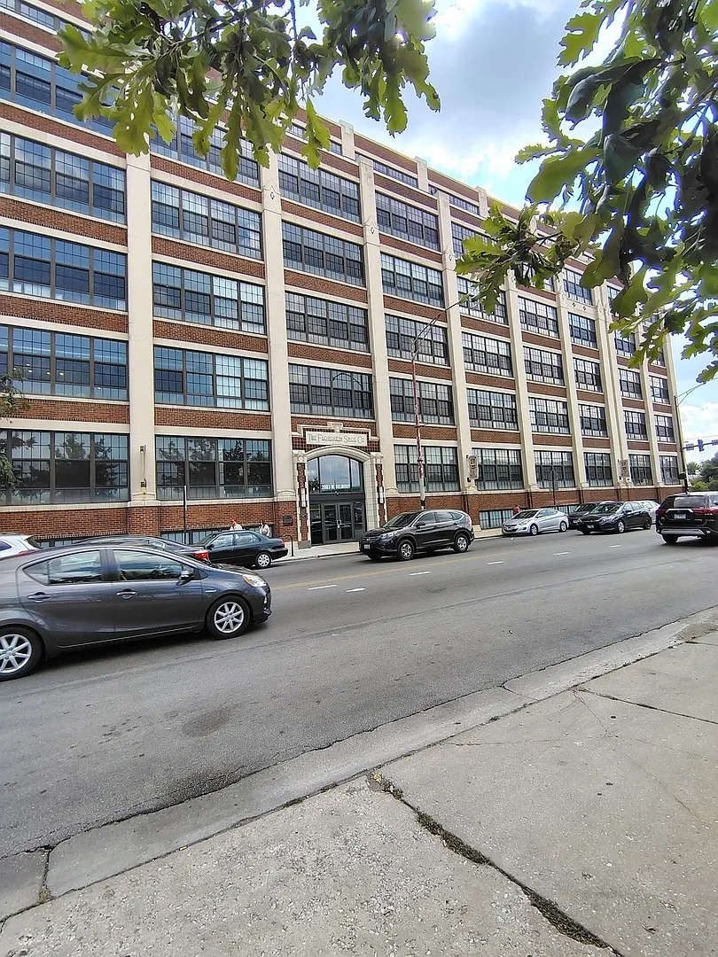 1 bed, 1000 sqft, $1,975 — Photo 1