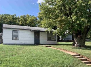 215 N 8th St, Perry, OK 73077