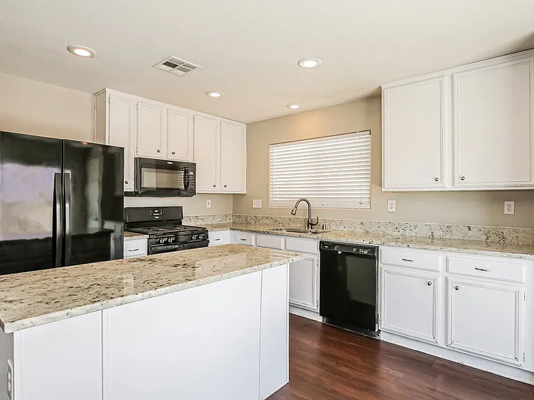 3958 Russet Plains St — Photo 9