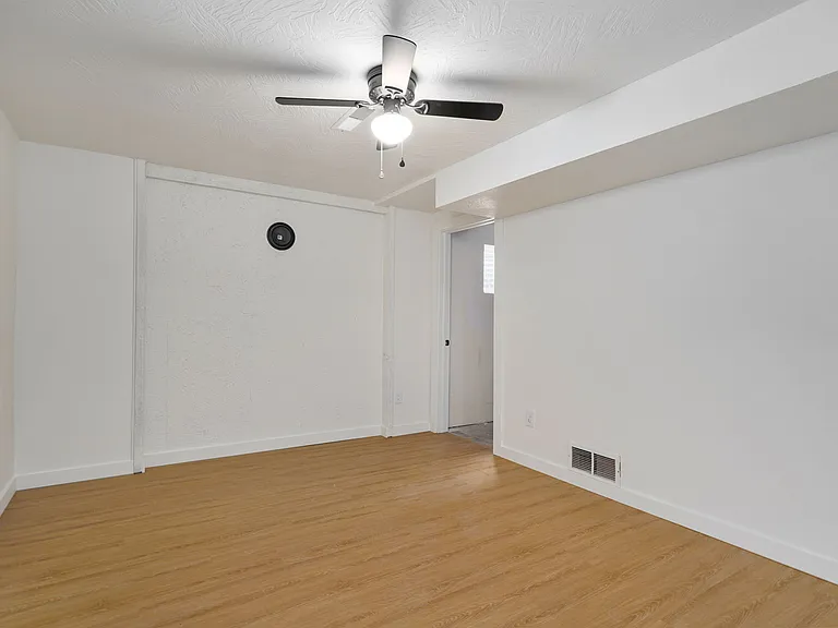2023 E Battlefield Rd — Photo 13