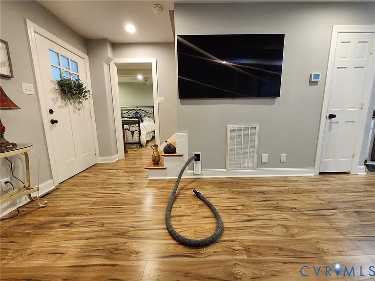 501 Pelham Dr — Photo 3