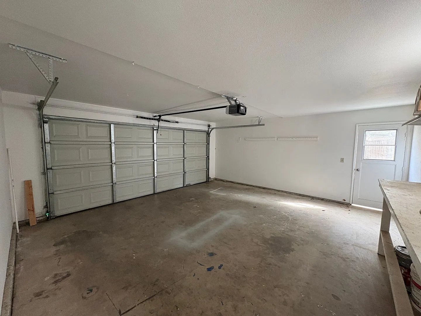 SW Visalia Home In Quite Cul-de-sac Neighborhood Available Now! — Photo 2