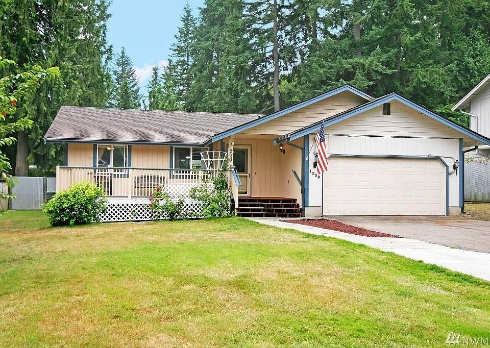 1st image of 1229 NE Magnum Ct