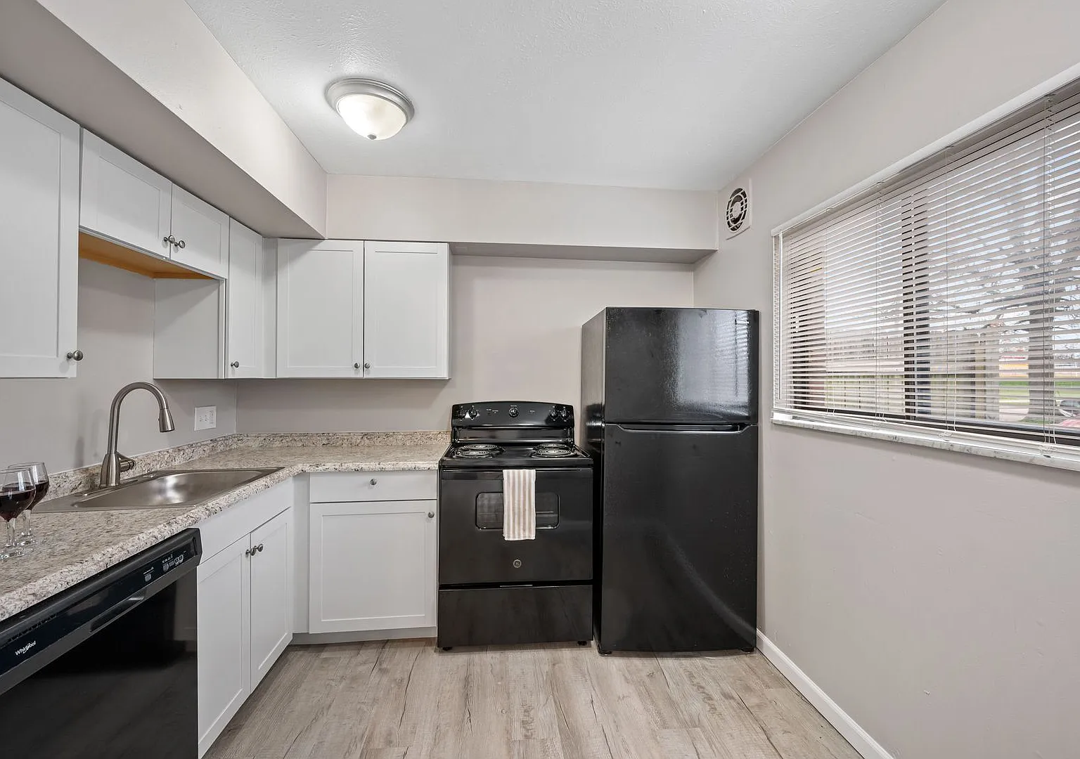 Village Square Townhomes — Photo 4