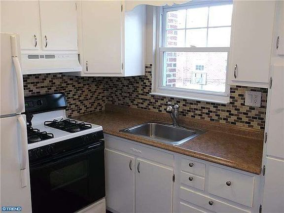 4th image of 8615 Glenloch St