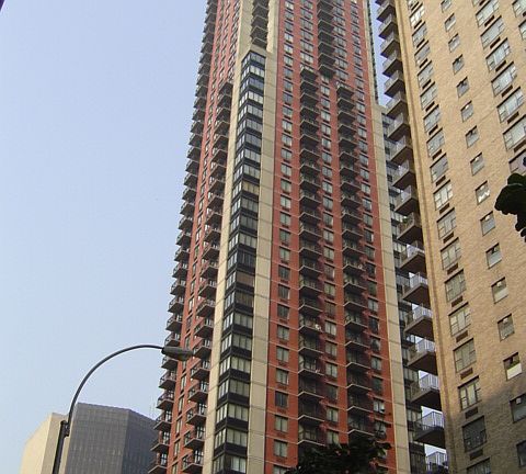 2nd image of 250 E 40th St APT 9B