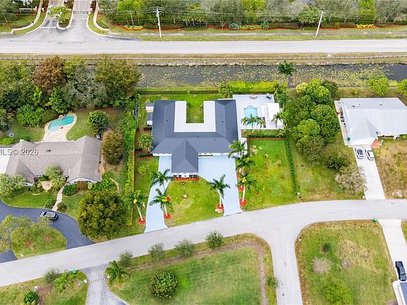 3rd image of 2651 SW 141st Ter