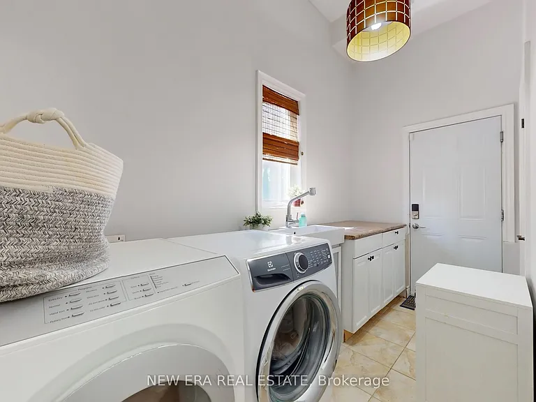 1031 Lake Dr N #UPPER — Photo 14