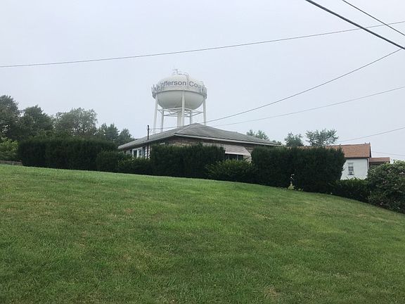 3rd image of 242 Woodvue Ln