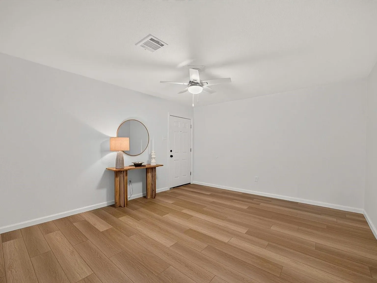 2 bed, 1.0 bath, 925 sqft, $1,250 — Photo 3
