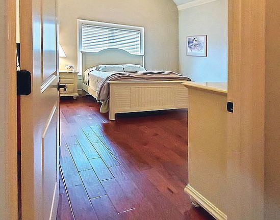 MB Vaulted Ceiling + CrownM