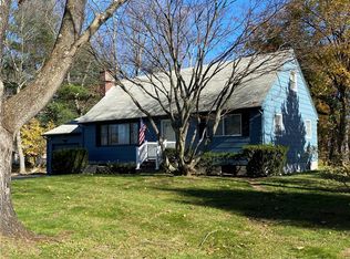 10 Traver Rd, Pleasant Valley, NY 12569