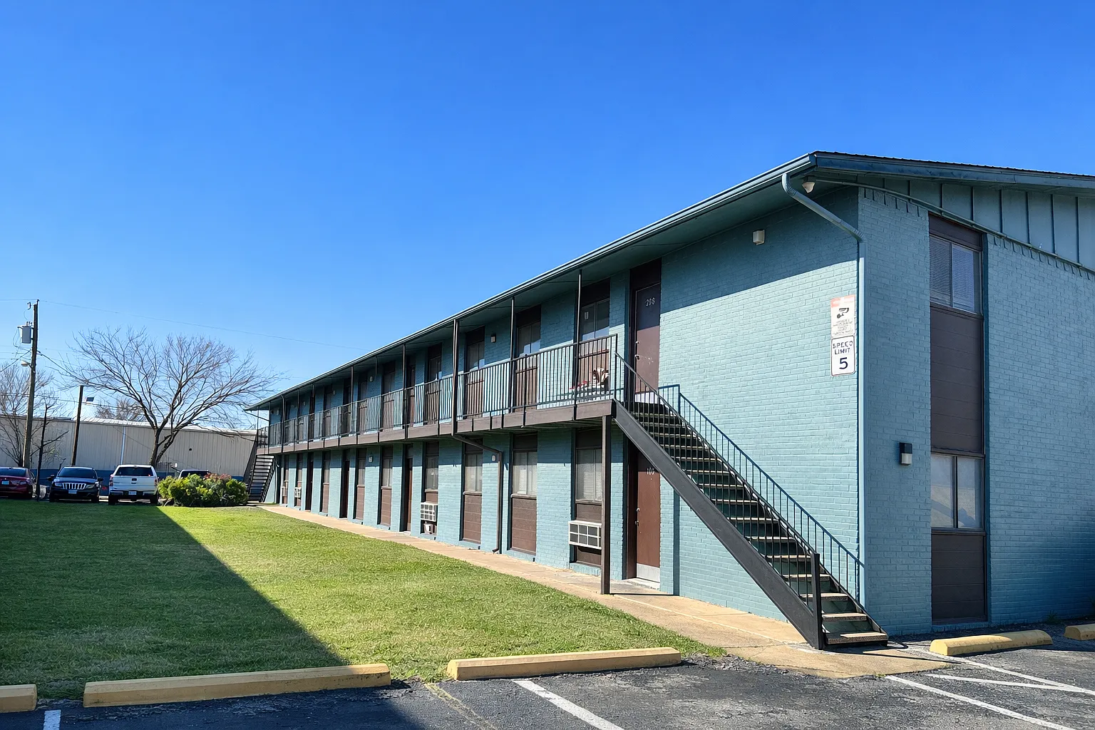 Sun Valley Apartments — Photo 4