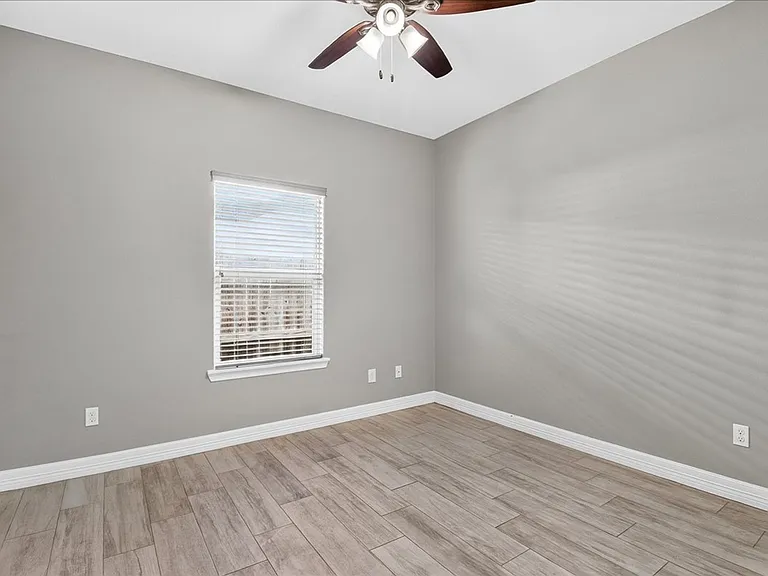 6718 Stuyvesant Ct — Photo 41