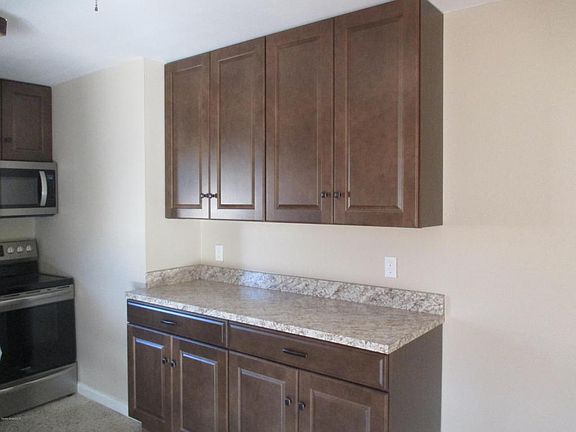 5th image of 1486 Stanley Ln
