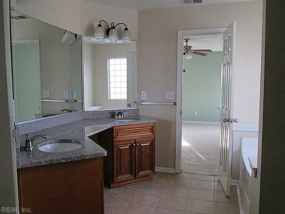 4th image of 6204 Harewood Ln