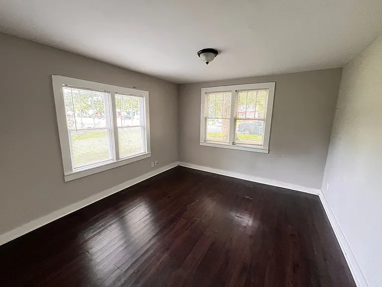 301 7th Ave NW — Photo 11