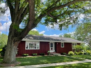 215 Garfield Ave, Reeseville, WI 53579