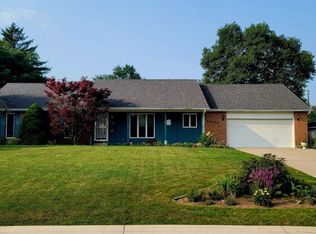 1003 Carnation Dr, Wapakoneta, OH 45895