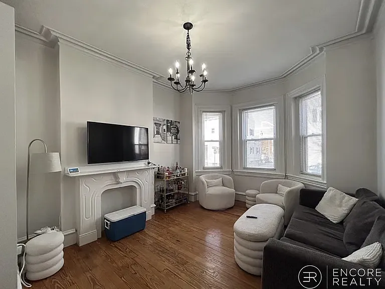 293 E St #1 — Photo 2