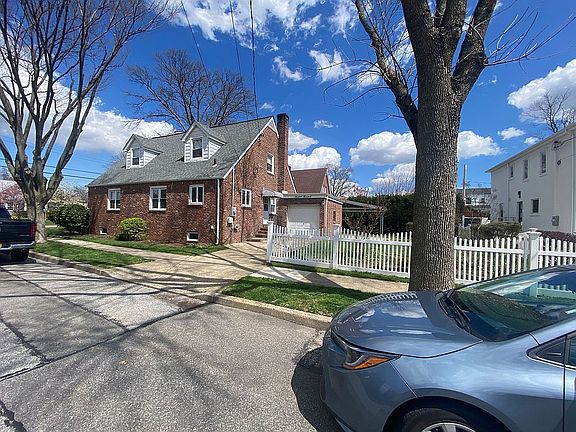 2nd image of 1300 6th Ave