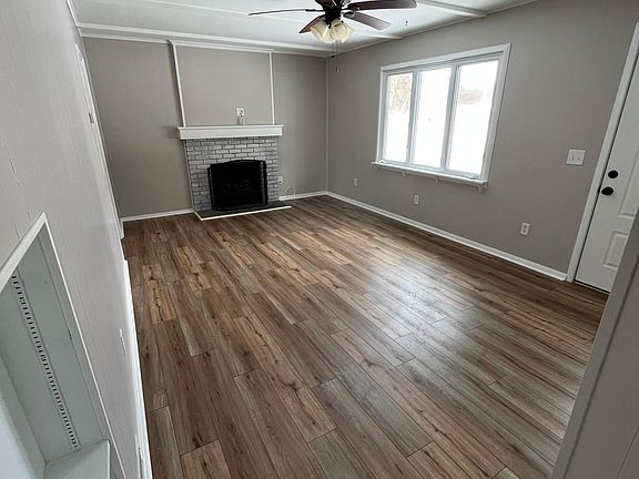 3rd image of 209 Iroquois St