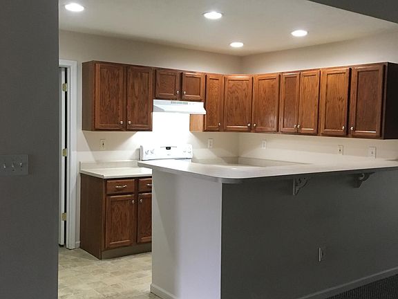 5th image of 303 Winding Brook Dr
