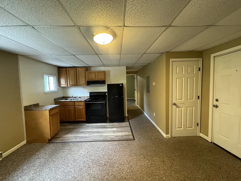 1598 Heart Lake Rd — Photo 2