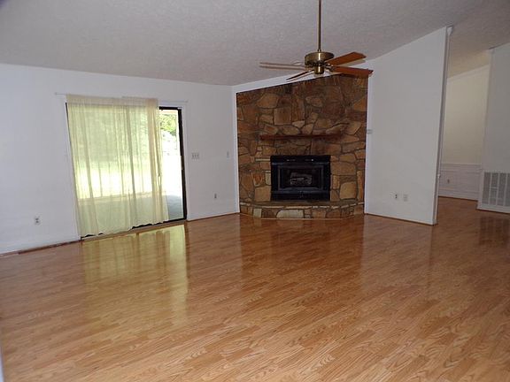 5th image of 113 Forest Ct