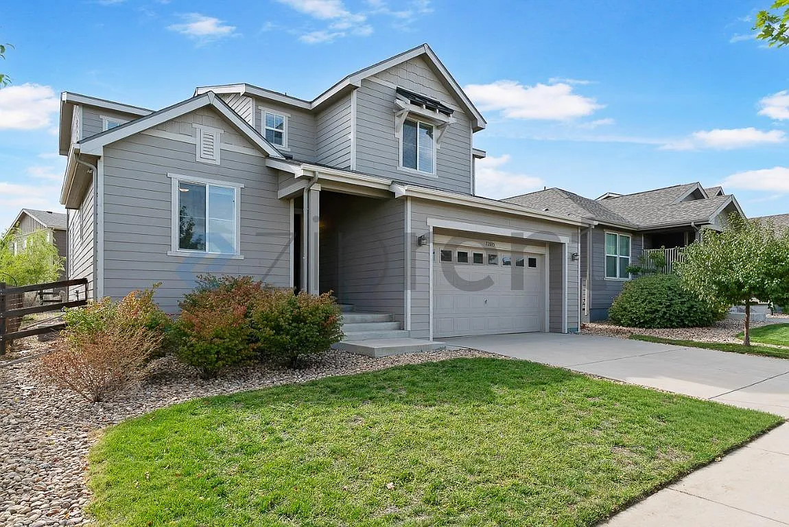 3 bed, 2.5 bath, 2345 sqft, $3,195 — Photo 1