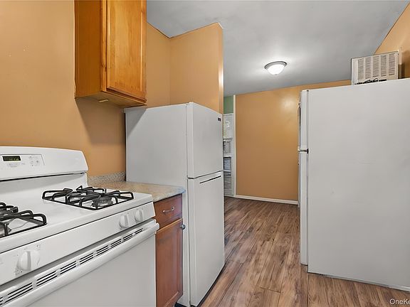 5th image of 70 E Lakeland Street