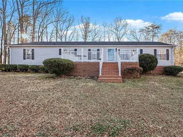 1115 Cross Creek Dr, Walnut Cove, NC 27052