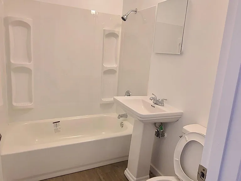 4750 University Way NE — Photo 8