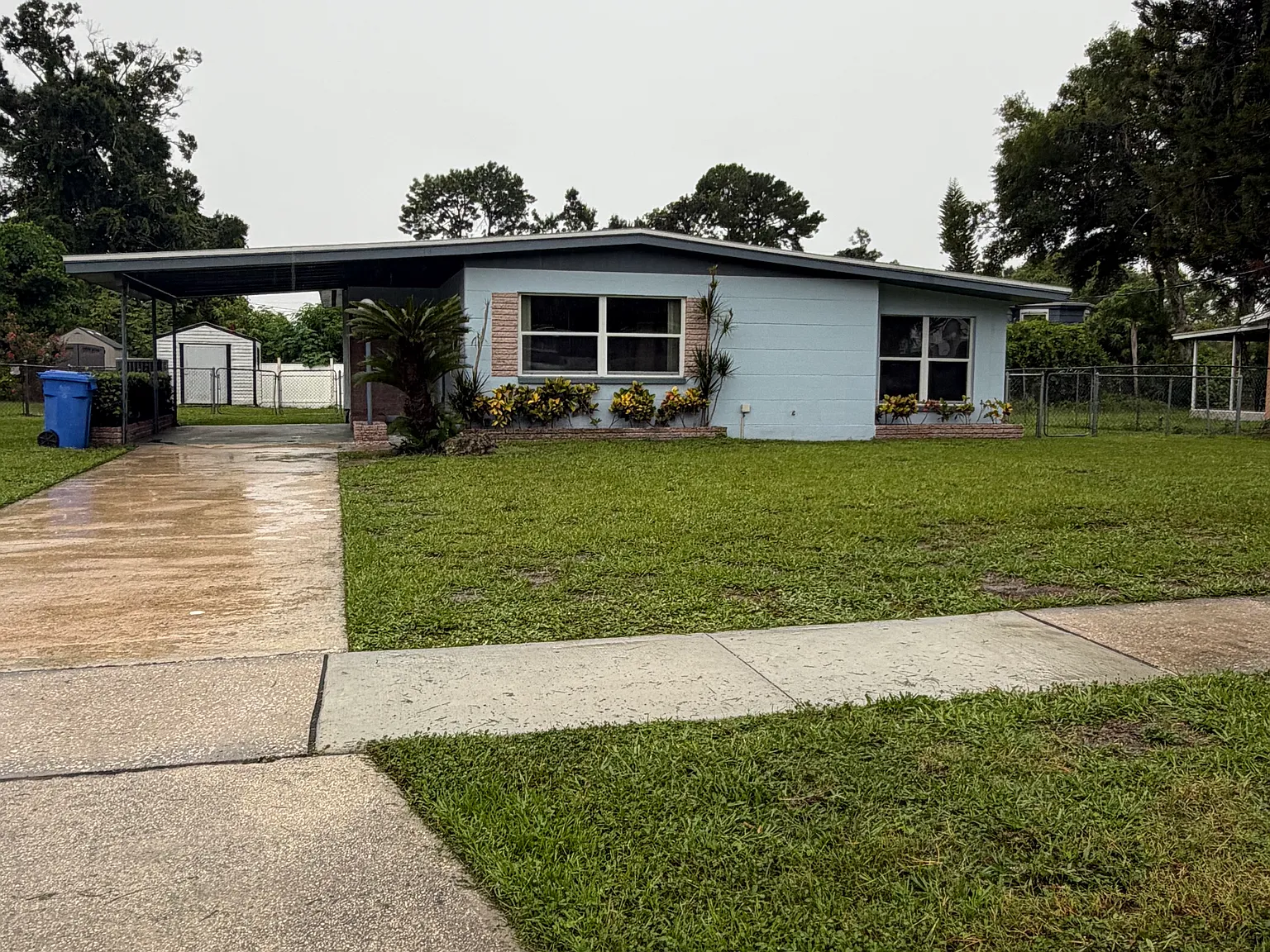 3 bed, 1350 sqft, $2,100 — Photo 2