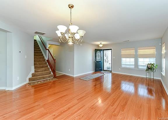 5th image of 15025 Superior St