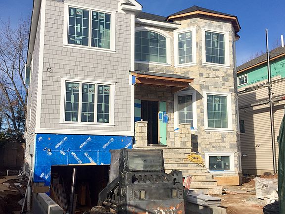3rd image of 871 Lamont Ave
