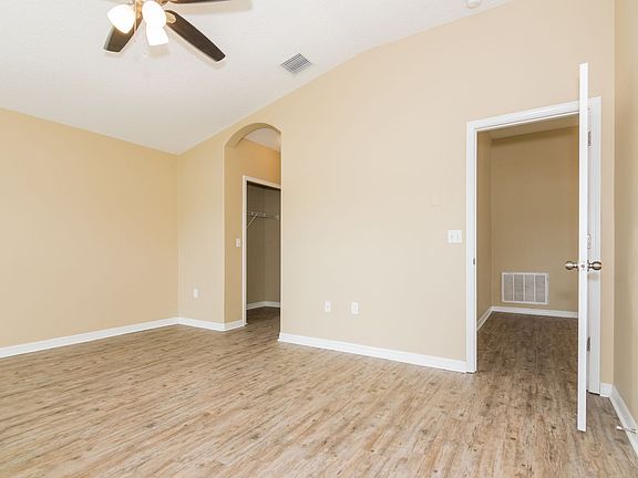 5th image of 4704 Harts Brook Ln