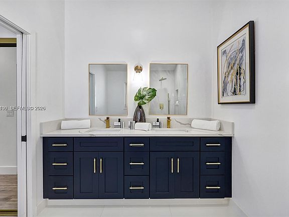 4th image of 104 Wedgewood Lakes S