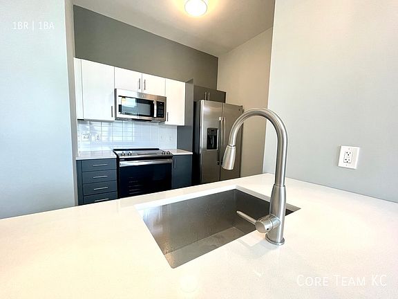 3rd image of 3424 Broadway Blvd