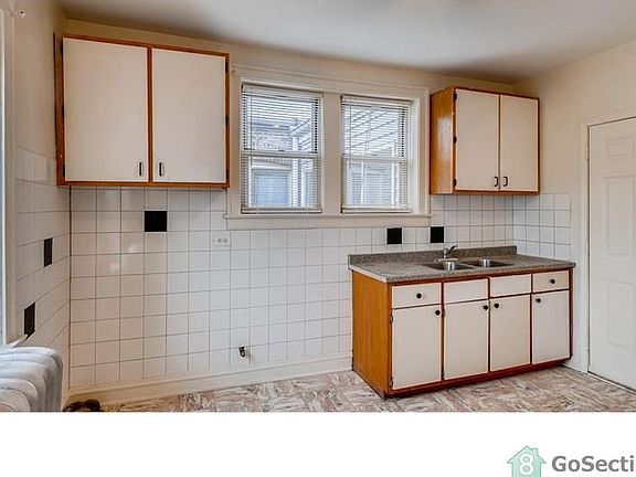 2nd image of 5955 S Sacramento Ave #59553