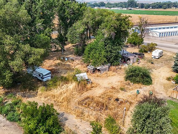3rd image of 10496 Railroad Ln