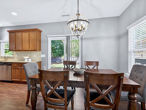 4th image of 644 Smithridge Way