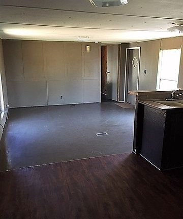 3rd image of 1102 Simmons Ave