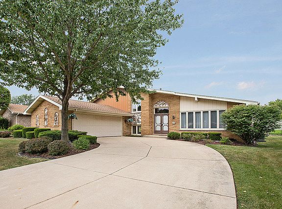 2nd image of 8934 Fernwood Ct