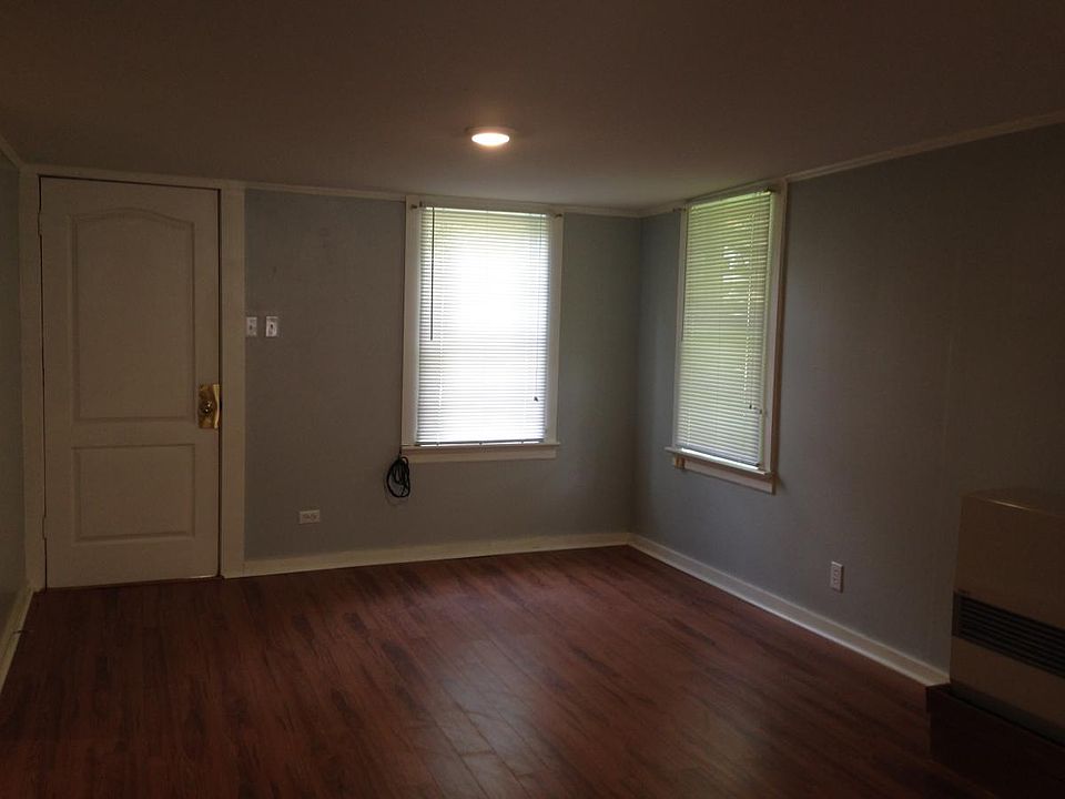 2nd image of 811 Crossingham Rd