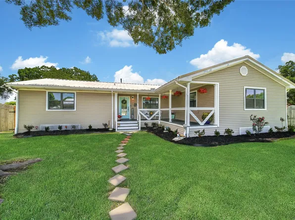 1800 Alvy Dr, La Porte, TX 77571