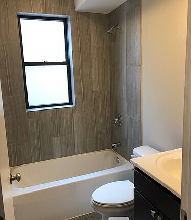 4th image of 2442 W North Shore Ave #1W