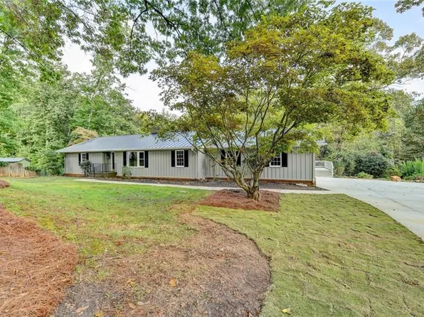 3370 Edgewood Cir, Gainesville, GA 30506